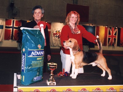 Her er Hearty og Marianne, glade vindere. Om aftenen fik alle beaglevennerne rdvin p Hotel Vildbjerg - SUPERDAG...